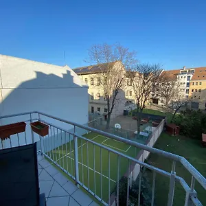 Skylark Cozy Bigger Budapest